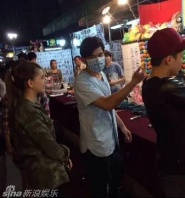 Jay Chou dan Hannah Quinlivalen saat menikmati kencan malam mereka @news.asiaone.com