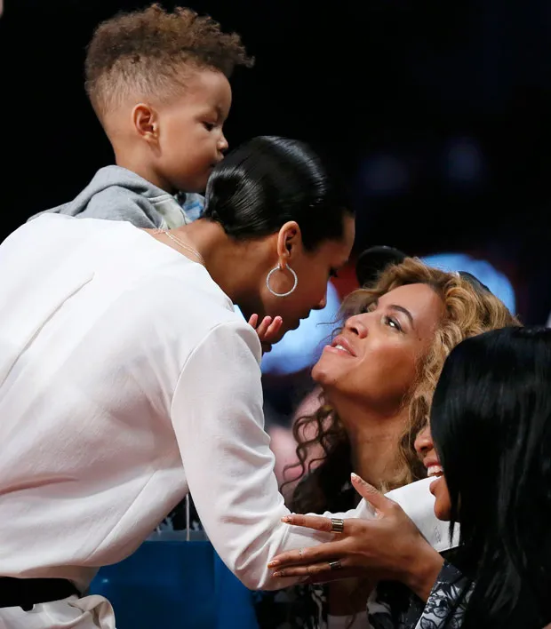 Pertemuan Alicia Keys dan Beyonce @ thesun.co.uk