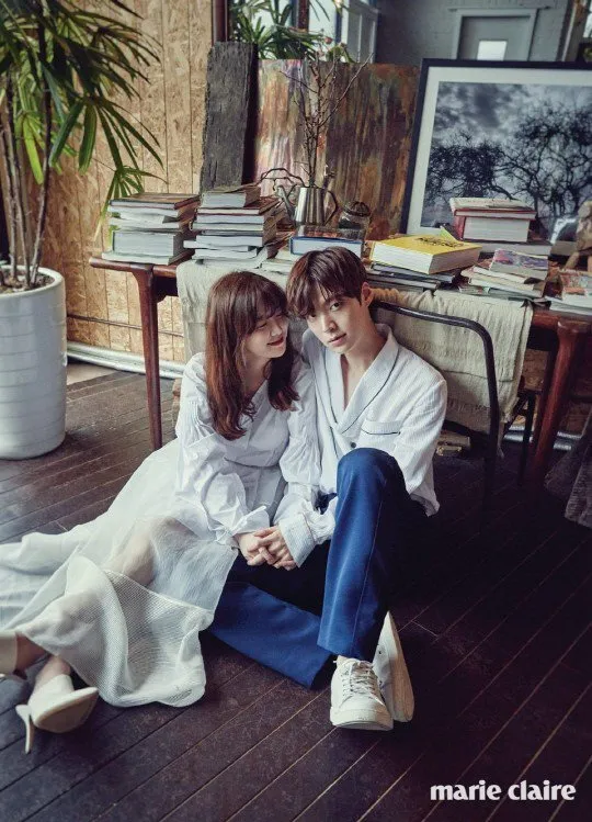 Tatapan manis Goo Hye Sun untuk Ahn Jae Hyun, ©Marie Claire