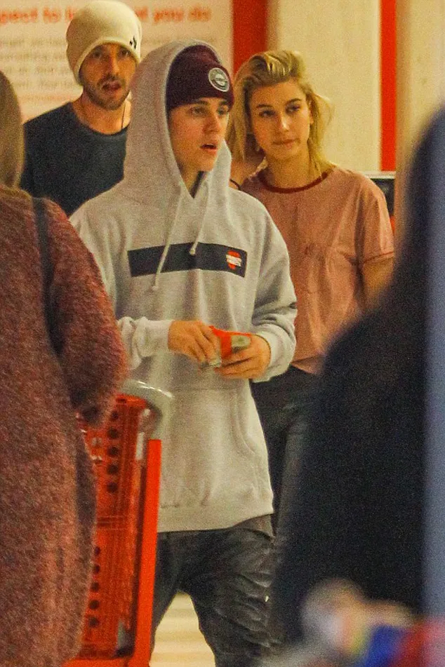 Justin dan Hailey kembali menikmati kencan mereka @ dailymail.co.uk