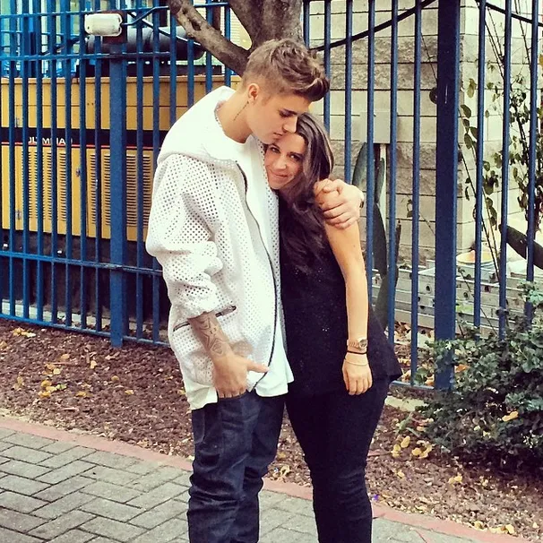 Justin sekarang dan ibunya @ Twitter/JustinBieber