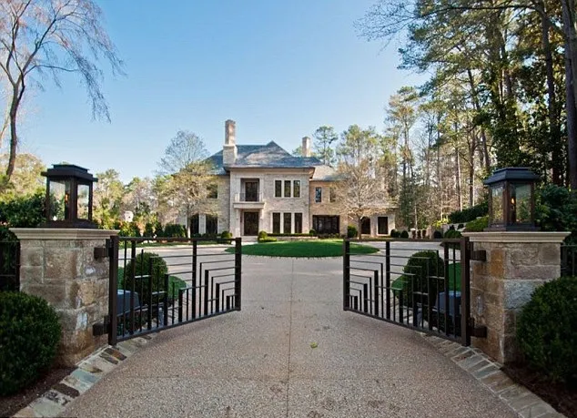 pindah rumah ke atlanta, justin bieber malah diprotes warga