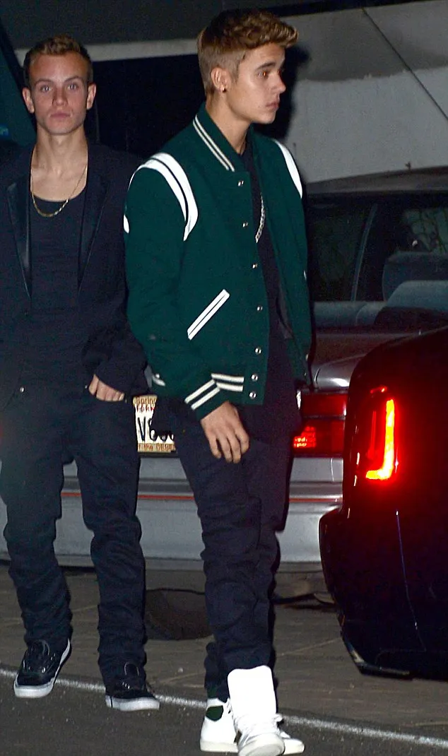 Justin Bieber di pesta Selena Gomez @ dailymail.co.uk