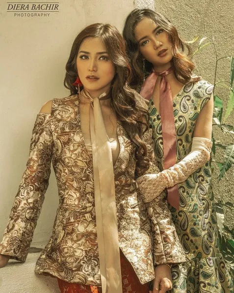 Tergabung dalam sebuah girl squad, Jedar dan Chacha sering lakukan pemotretan. /©instagram.com/dierabachir