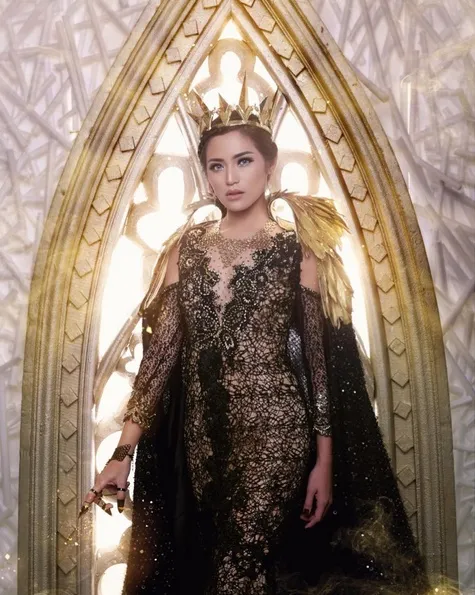 Penampilan anggun dan magical Jessica Iskandar dalam tema dan gaya berpakaian yang memukau. /©instagram.com/fdphotographyofficial