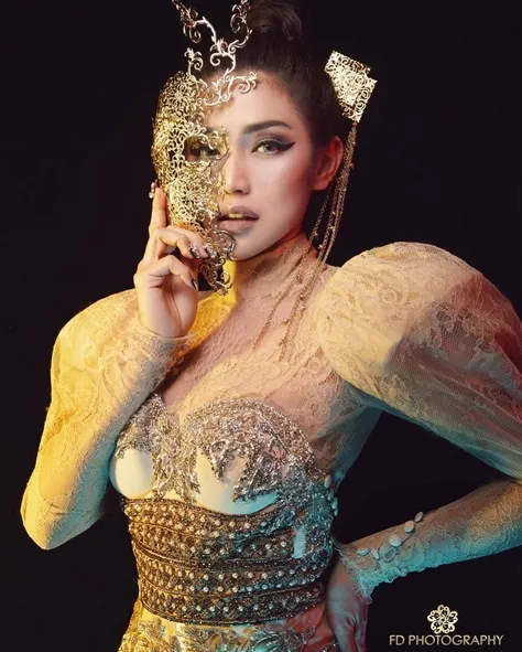 Dalam pemotretan terbaru, Jessica Iskandar tampil elegan dalam balutan sebuah gaun yang begitu cantik. /©instagram.com/fdphotography90