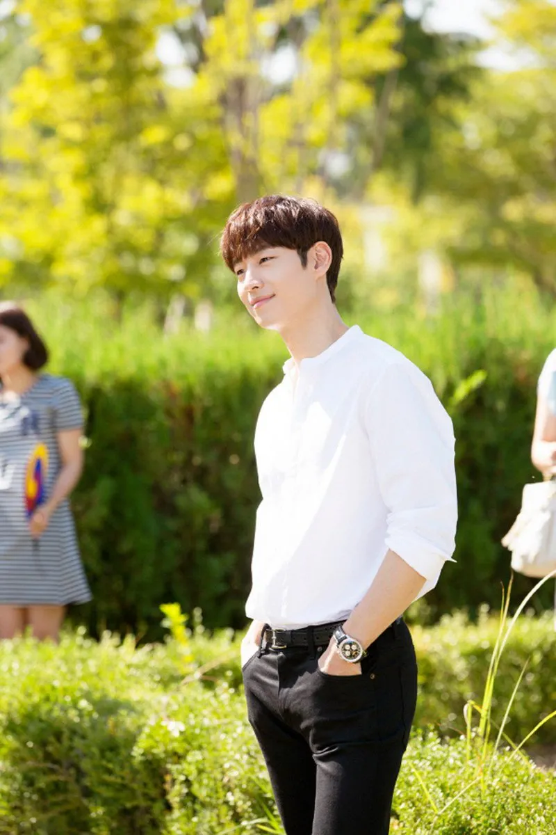 Lee Je Hoon mengaku tak bisa menjalin hubungan dengan serius karena kesibukannya. © tvN