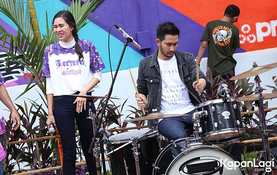 Jeje Govinda sedang pilih pilih rumah untuk persiapan hunian pasca menikah kelak © KapanLagi.com®/Agus Apriyanto