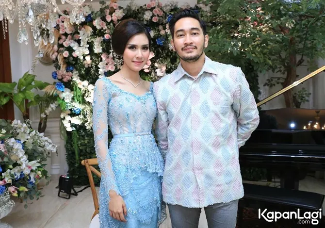 Jeje Govinda dan Syahnaz Sadiqah saat lamaran © KapanLagi.com/Agus Apriyanto