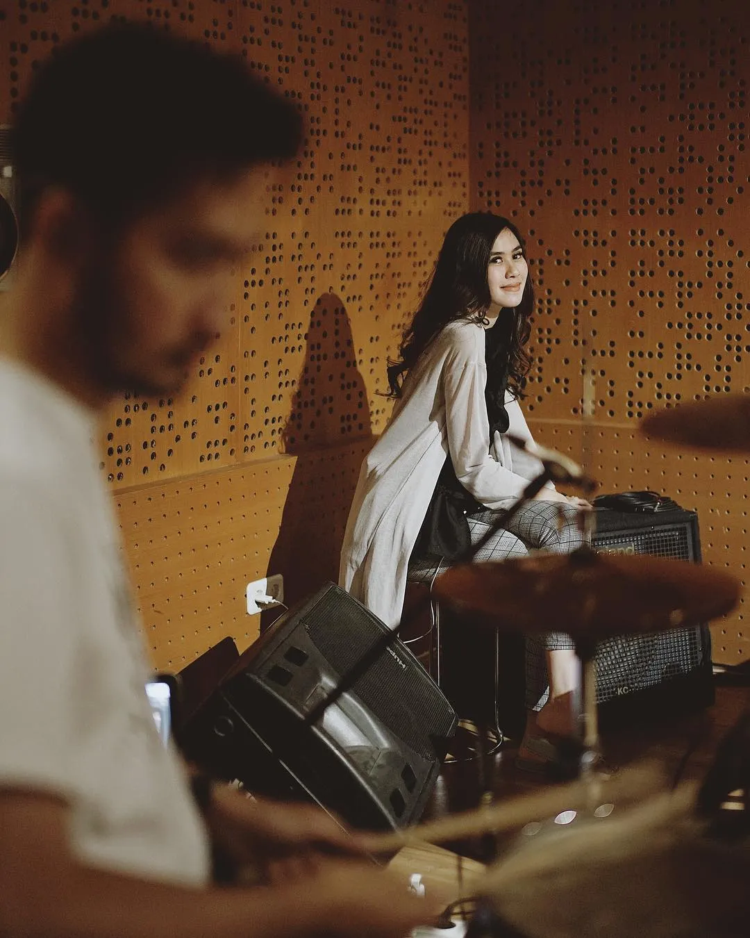 Momen manis saat Syahnaz temani Jeje latihan band. /©instagram.com/syahnazs