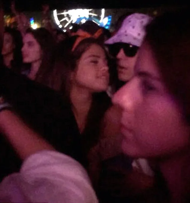Selena dan Justin @ dailymail.co.uk