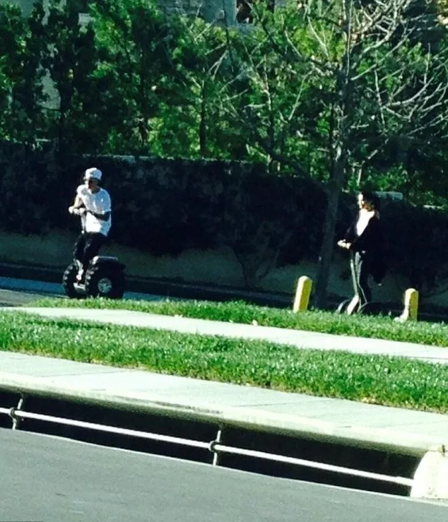Justin Bieber dan Selena Gomez @ dailymail.co.uk