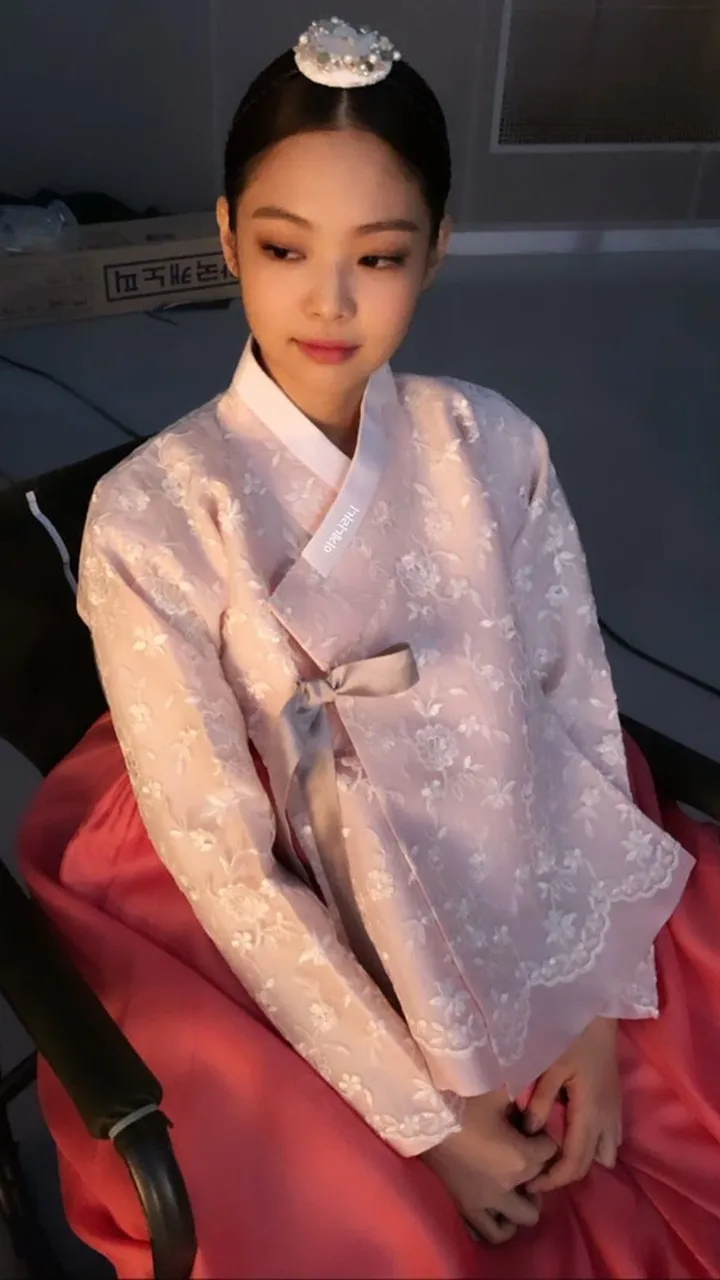 Credit: instagram.com/jennierubyjane