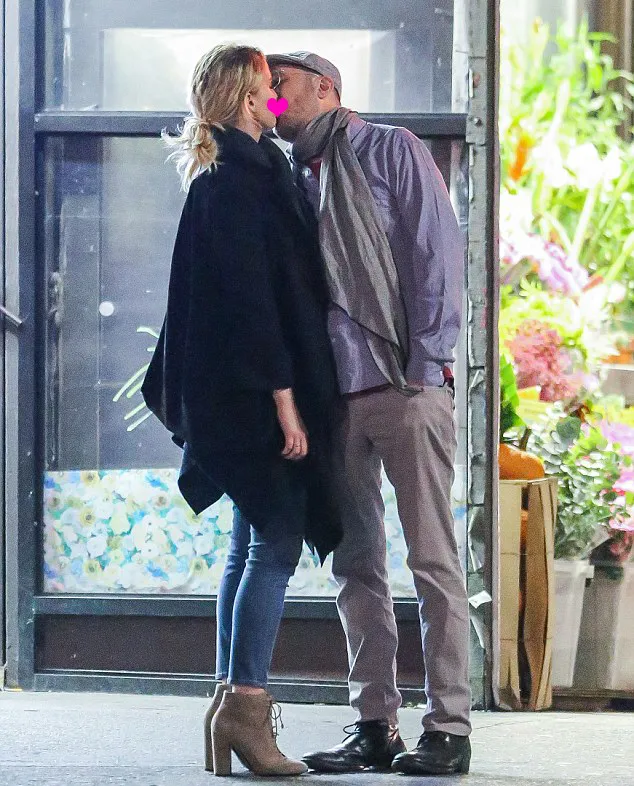 Inikah bukti jika J-Law dan Darren benar-benar pacaran? © dailymail.co.uk
