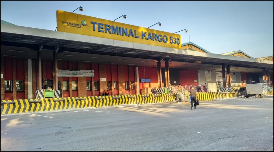 Terminal kedatangan jenazah Olga Syahputra. ©KapanLagi.com®/Joanzen Yoka