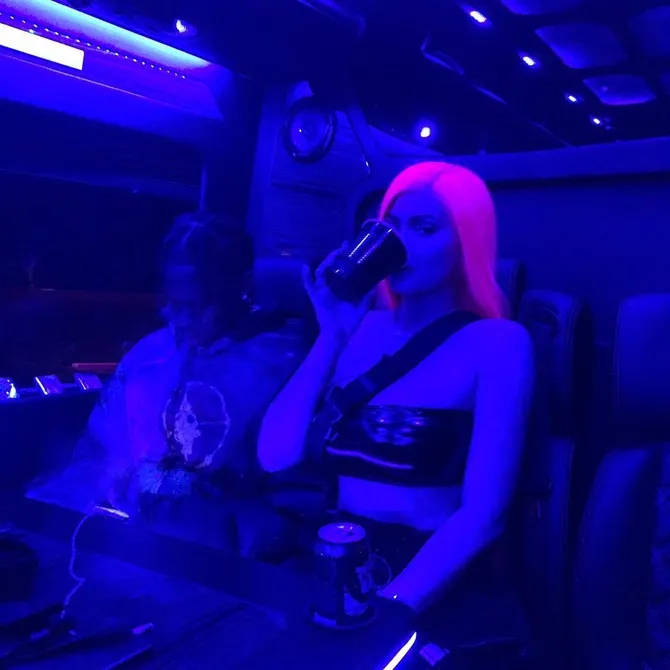 Kylie Jenner & Travis Scott  (credit : instagram.com/kyliejenner)