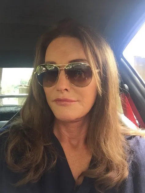 Selfie perdana Caitlyn, cantik nggak sih? © Instagram.com/caitlynjenner
