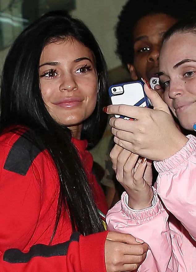 Kylie pamer wajah asli tanpa makeup © dailymail.co.uk