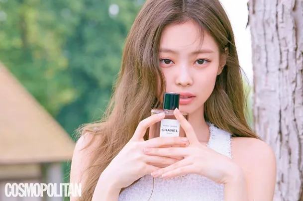 Salah satu foto b-cuts Jennie © Cosmopolitan