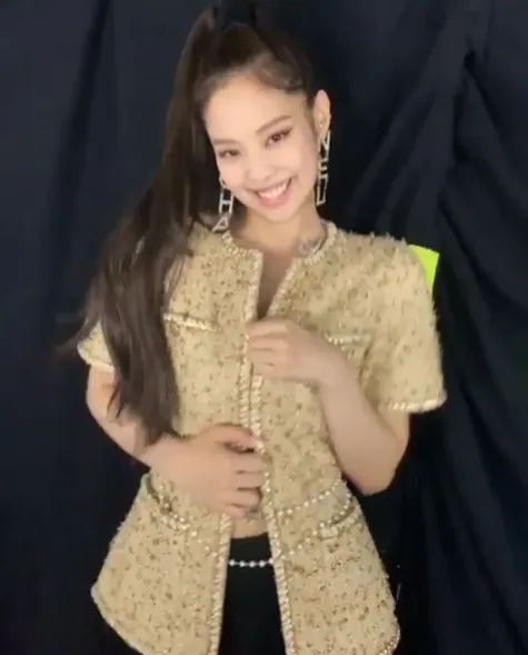 © instagram.com/jennierubyjane