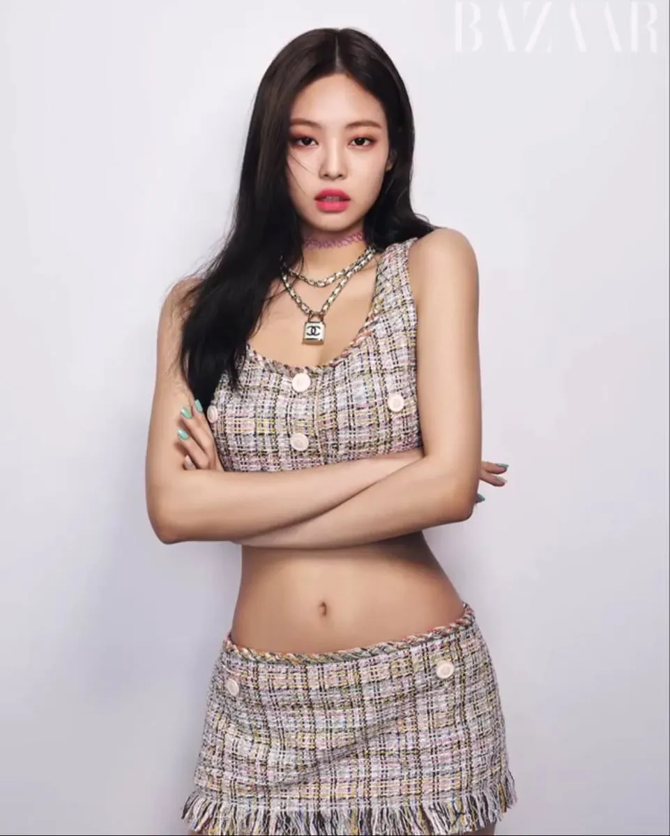 Jennie BLACKPINK © BAZAAR