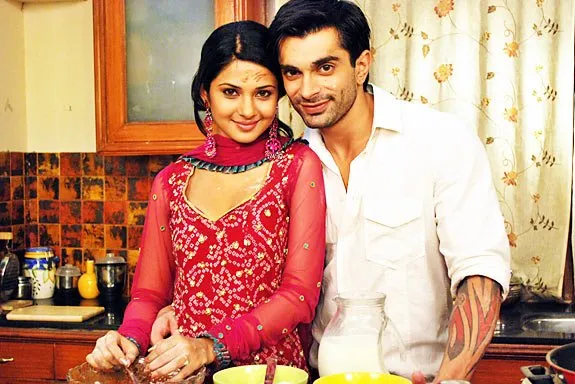 Dulu mesra, kini Jennifer Winget dan Karan Singh Grover bermusuhan pasca cerai @india-forums.com