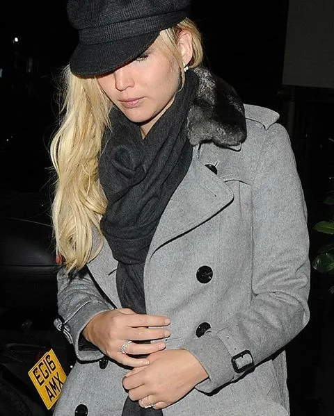 Apakah Jennifer Lawrence sudah bertunangan dengan Darren Aronofsky? © instagram.com/jenlaw_joshifer