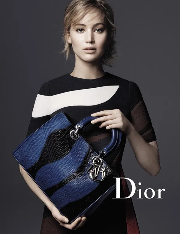 Jennifer Lawrence tampil cantik mengagumkan © Dior