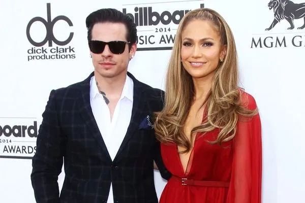 Casper Smart - Jennifer Lopez @ AceShowbiz.com
