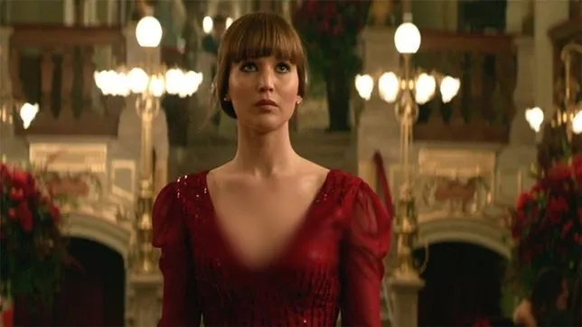 Di film ini J-Law perankan Dominika sang mata-mata Russia tangguh. (popsugar.com)