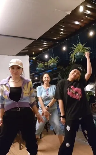 Potret Kedekatan Leony, Meriam Bellina, dan Jennifer Arnelita (Credit: Instagram/leonyvh)
