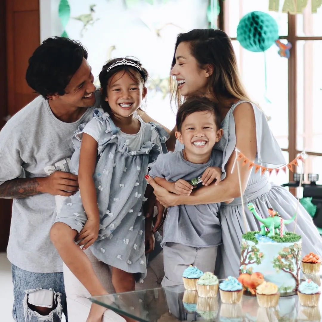 Keharmonisan dan kekompakan keluarga Jennifer Bachdim. Credit: via instagram.com/jenniferbachdim