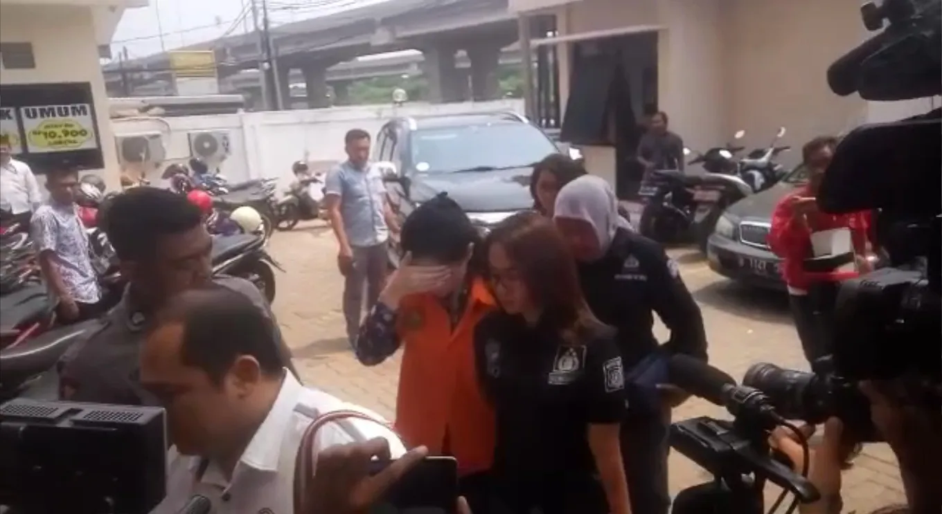 Jennifer Dunn jalani pemeriksaan di Puslabor. Cr: KapanLagi.com/Adi Abbas Nugroho