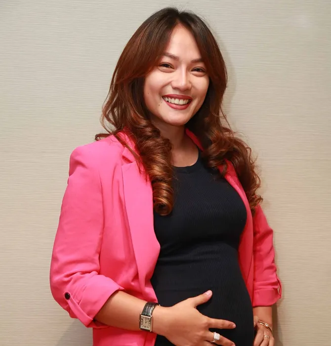Jenny bersyukur karena operasi ibunya berjalan dengan lancar. © KapanLagi.com/Muhammad Akrom Sukarya