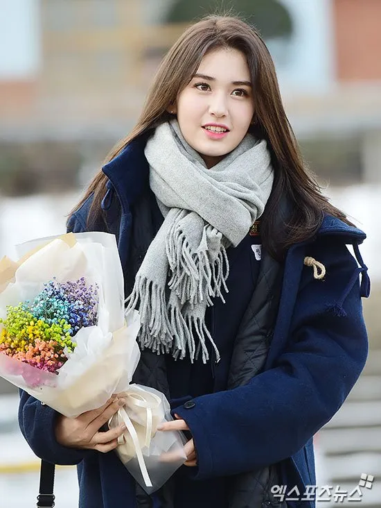 Banyak media datang di wisuda Somi © News1