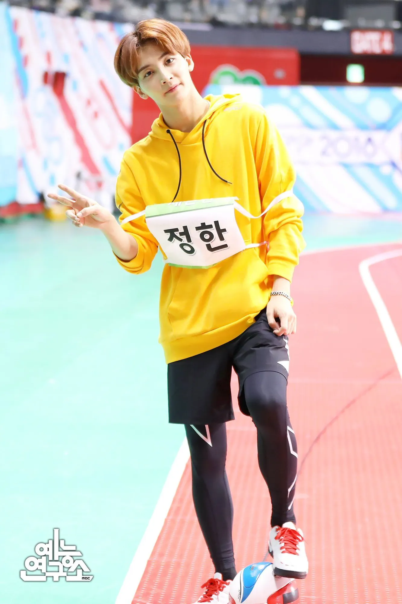 Kalau kamu CARAT tentunya nggak heran lagi dengan kemampuan Jeonghan melakukan berbagai olahraga, mulai dari lari, basket, snowboard, sepak bola, tenis meja, dan banyak lainnya.