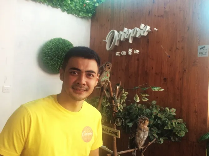 Usaha Cafe yang diberi nama Opiopio milik Jerry. © KapanLagi.com/Sahal Fadhli