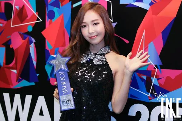 Jessica mantan member Girls Generation dinobatkan jadi artis Korea wanita paling dicari di Yahoo Buzz Awards. @shoshified.com