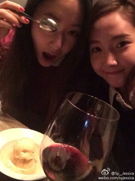 Jessica Girls Generation dan Krystal F(x) merayakan Valentine bersama @soompi.com