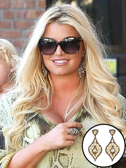 Anting berlian dan batu Moonstone milik Jessica. (credit: people.com/baby)