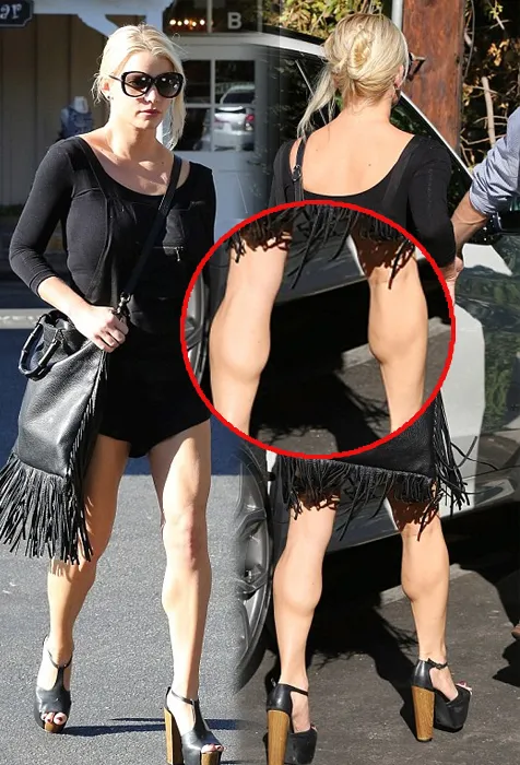 Detil bentuk kaki Jessica Simpson @ dailymail.co.uk/X17 Online