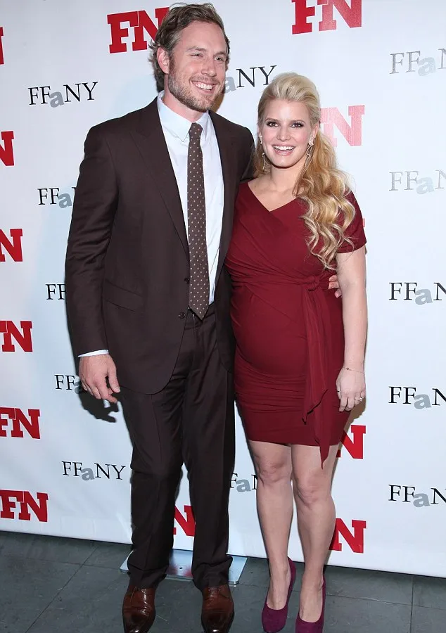 Eric Johnson - Jessica Simpson @ dailymail.co.uk