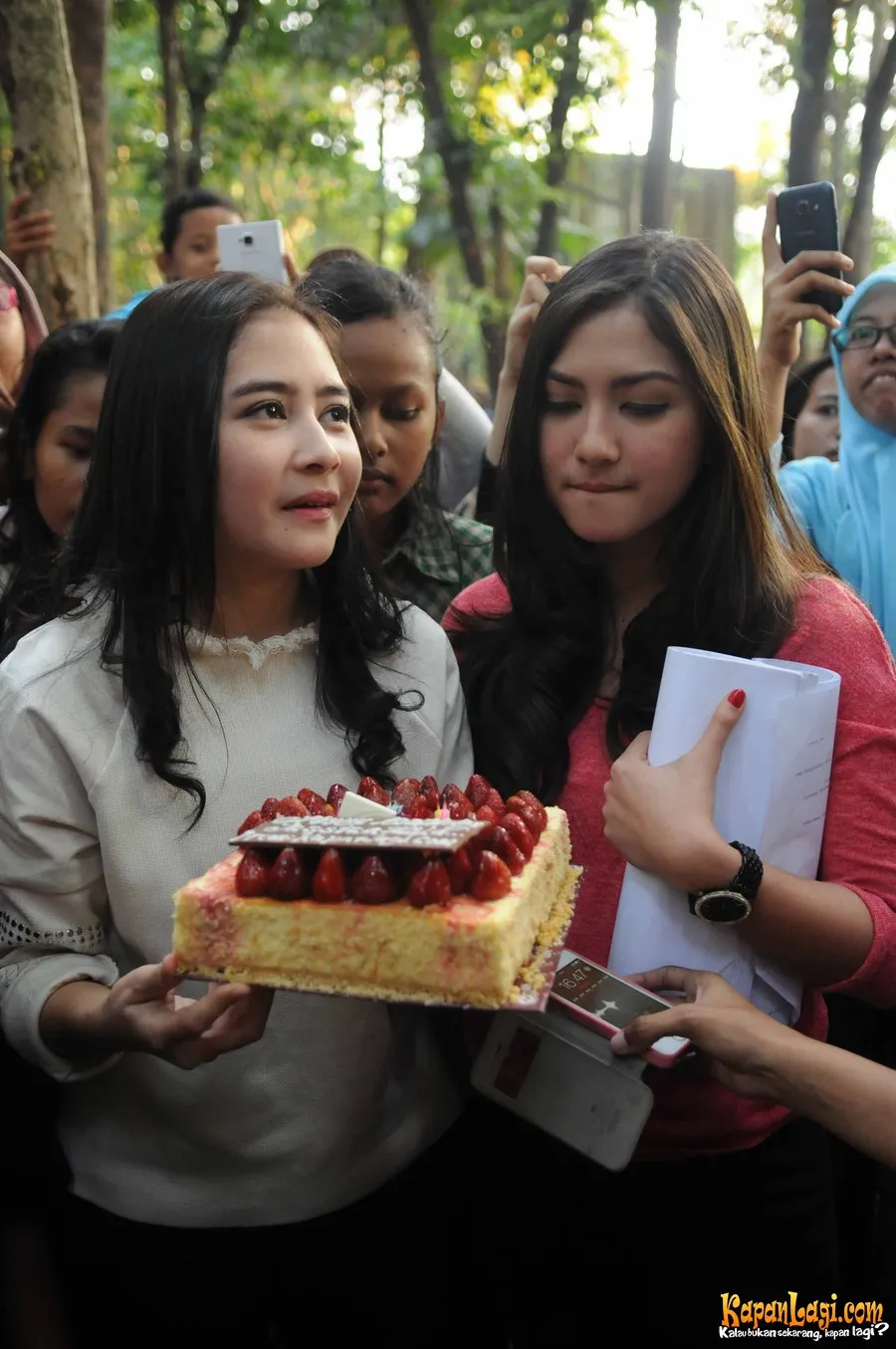 Prilly menganggap sahabatnya Jessica Mila layaknya seorang ibu peri. ©KapanLagi.com®/Bayu Herdianto