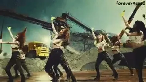 Cuplikan MV Catch Me If You Can dengan 9 member. ©twitter/snsdalwaysone9