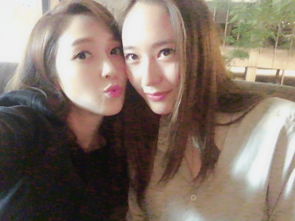 Jessica Jung ungkap selalu berikan dukungan untuk adiknya, Krystal. © soompi.com