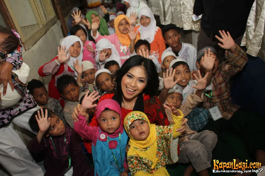 Jessie Foxy Girls berbagi dengan anak-anak di kawasan Cawang