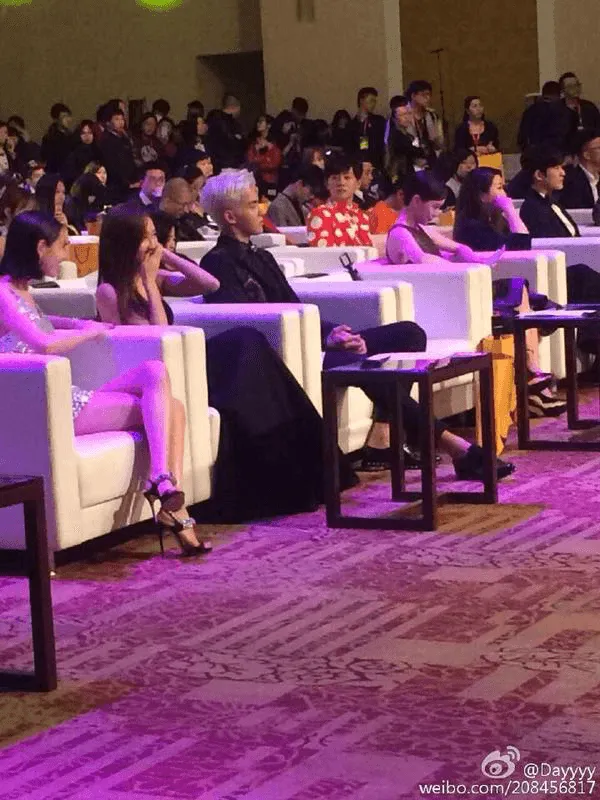 Jessica Jung dan Kris Wu terlihat duduk bersanding di Sohu Fashion Awards. @koreaboo.com