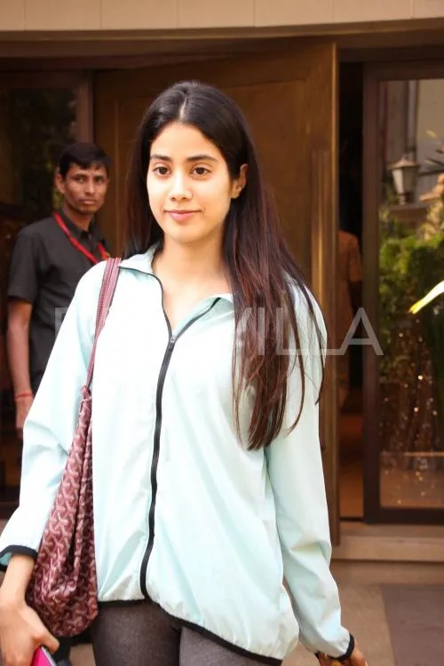 Jhanvi tanpa make up, cantik! ©pinkvilla