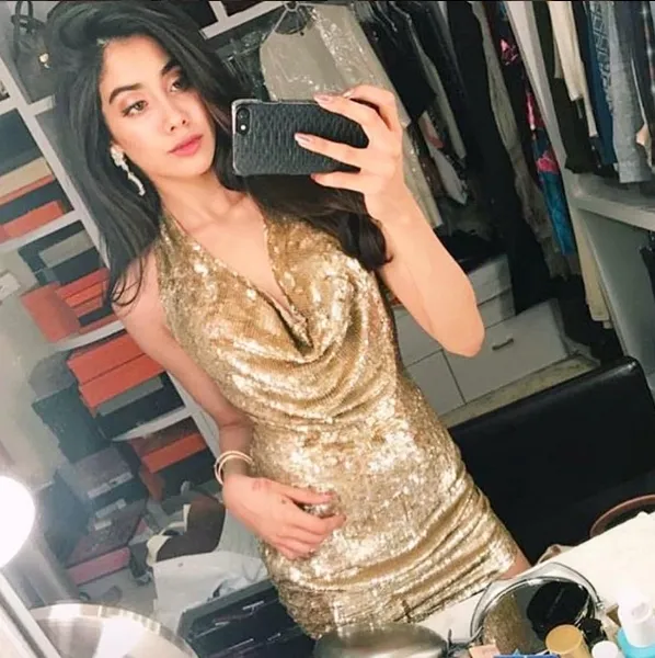 Jhanvi putri Sridevi pamer lemari besarnya ©instagram/jhanvikapoor