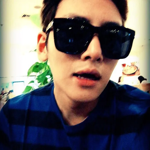 Selfie Ji Chang Wook seakan memperlihatkan ia baru saja ganti gaya rambut. ©instagram/jichangwook